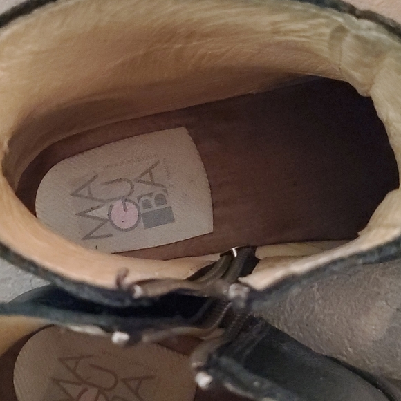 Maguba Auckland Clog Booties - Picture 2 of 9